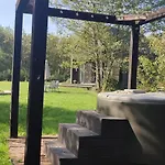 Дом отдыха Miedzy Olchami Nad Jeziorem. Caloroczne. Cisza, Spokoj. Барчево