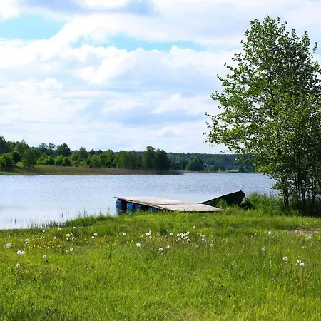 Semesterbostad Miedzy Olchami Nad Jeziorem. Caloroczne. Cisza, Spokoj.