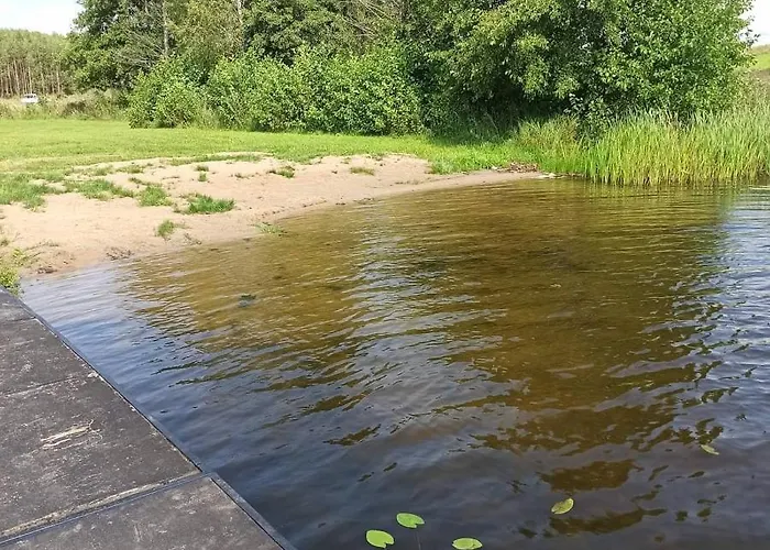 Miedzy Olchami Nad Jeziorem. Caloroczne. Cisza, Spokoj. 度假居